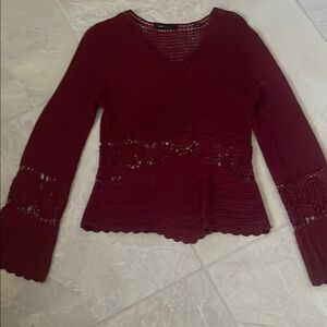 BCBGMaxAzria Burgandy long Bell Sleeve Crochet VNeck blouse SZ M
(Size tag off)